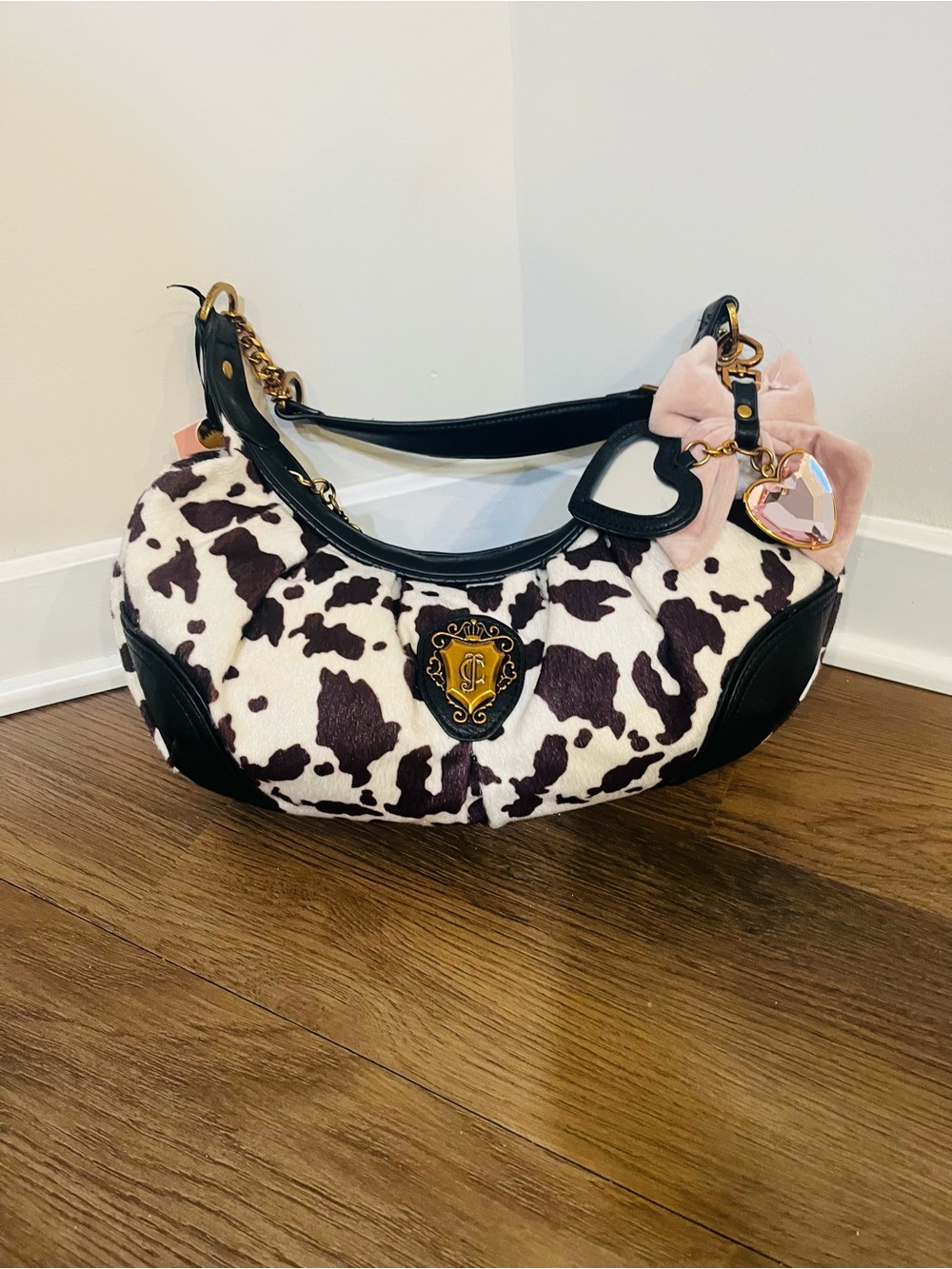NwtJuicy Couture
romantic hobo liquorice/white shoulder bag
$70.00